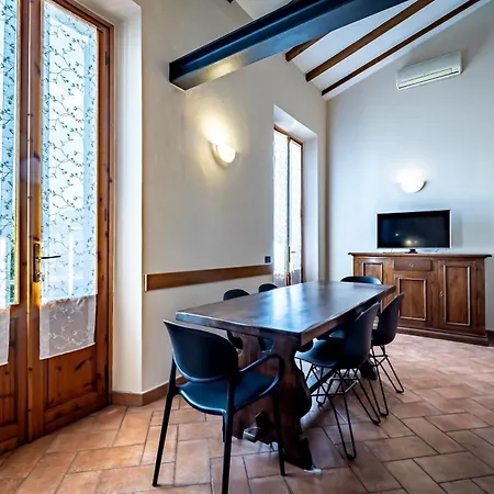 Yd Florentine Charm & Comfort شقة